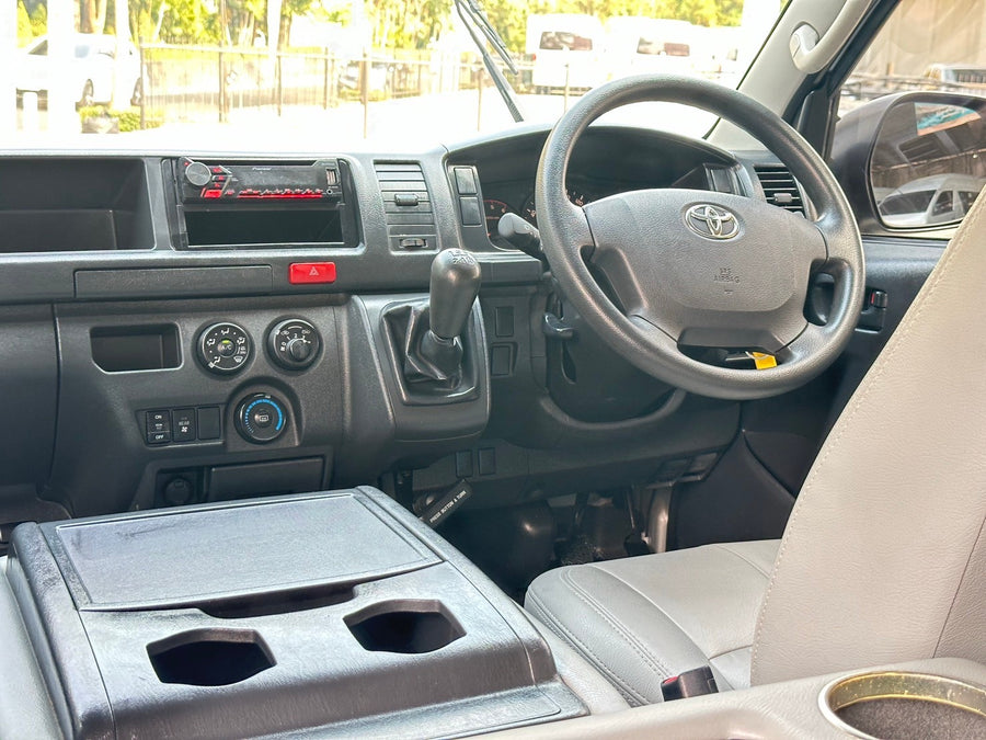 Toyota Commuter 3.0 MT 2018 ราคา 799,000฿  ฮอ3241