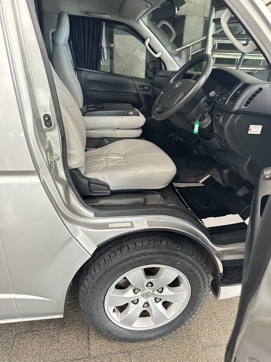 Toyota Commuter 3.0 Auto 2018 ราคาพิเศษ  769,000฿ 1นจ406
