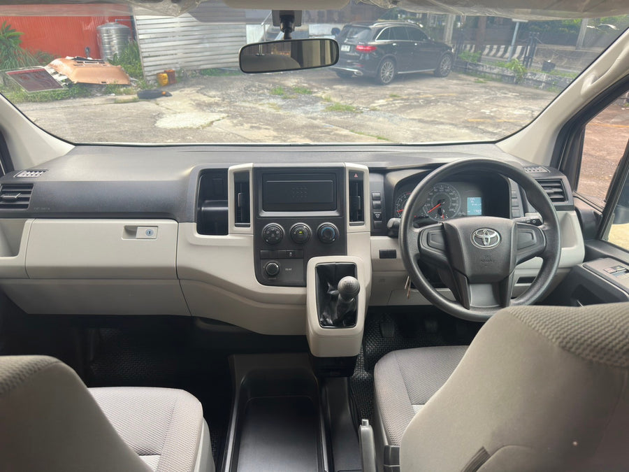 Toyata Hiace GL 2.8 MT 2020 เบาะ 9 ที่นั่ง  ขาย 759,000 ฿ 1นช2982 ขายแล้ว
