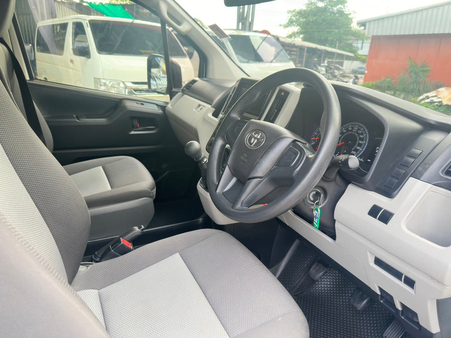 Toyata Hiace GL 2.8 MT 2020 เบาะ 9 ที่นั่ง  ขาย 759,000 ฿ 1นช2982 ขายแล้ว