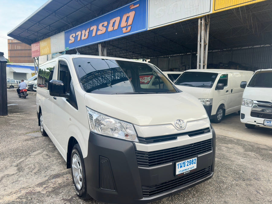 Toyata Hiace GL 2.8 MT 2020 เบาะ 9 ที่นั่ง  ขาย 759,000 ฿ 1นช2982 ขายแล้ว