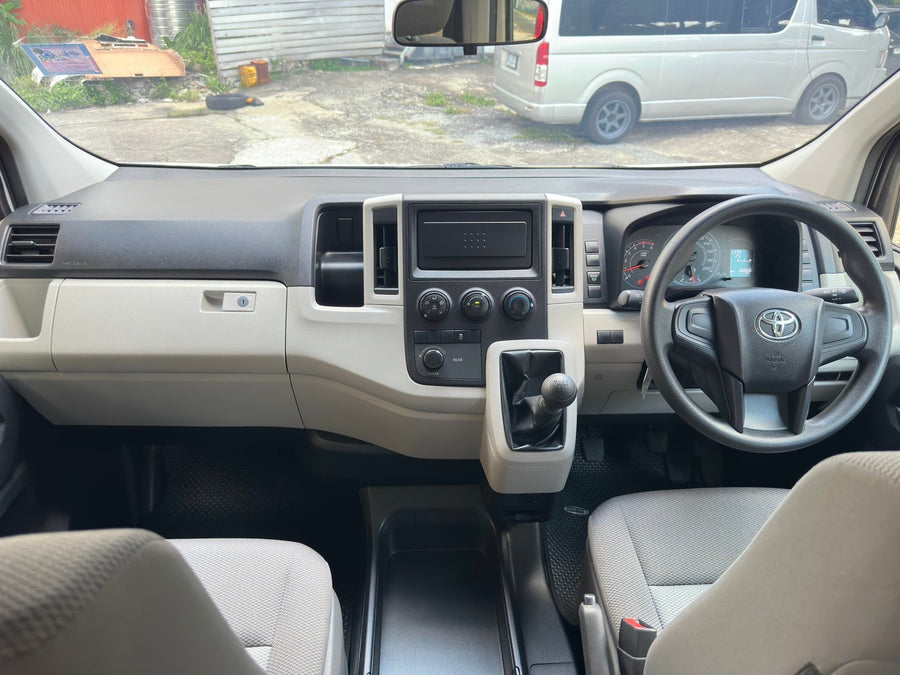Toyota Hiace GL 2.8 MT ปี 2020 เบาะ 9 ที่นั่ง ขาย 779,000฿ 1 นช 3092  (ขายแล้ว)