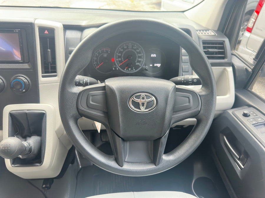 Toyota Commuter 2.8 MT 2020 ขาย 1,090,000  บาท 1นข3151  ขายแล้ว
