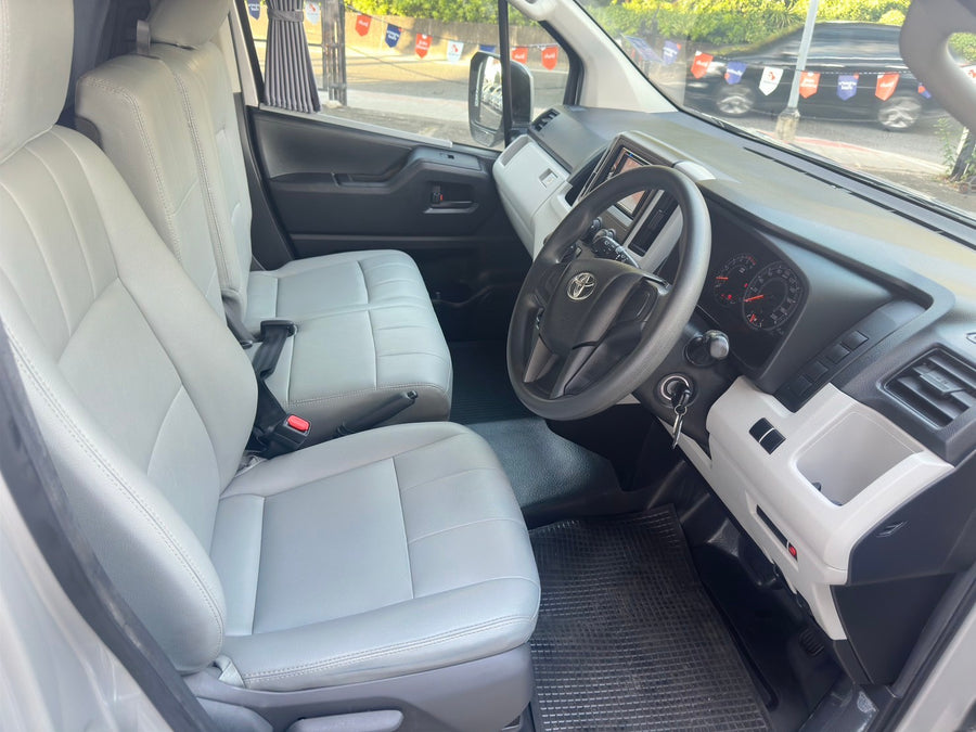 Toyota Commuter 2.8 Auto ปี 2020 ขาย 1,170,000 ฿ 1นข3365
