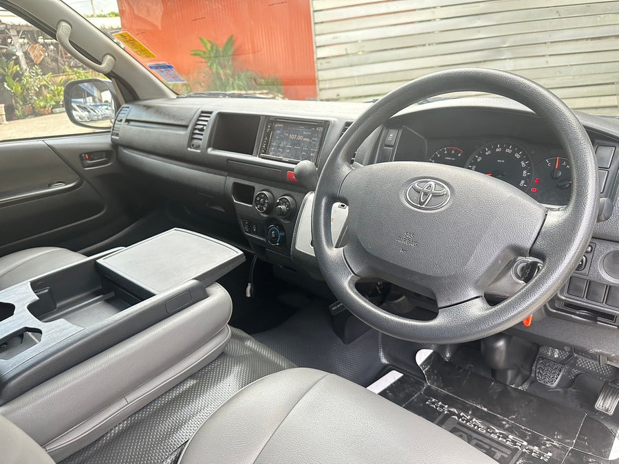 Toyota Commuter 3.0 Auto 2019 ราคา 839,000  ฮฐ 2499