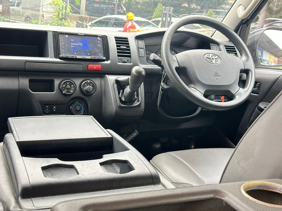 Toyoya Commuter 3.0 MT 2018 ราคา 779,000  ฮอ3922  ขายแล้ว