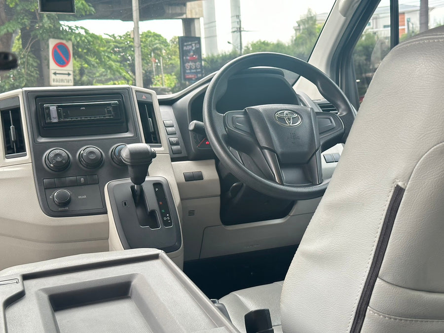 Toyota Commuter 2.8 Auto 2021 ราคา 1,190,000 1นค3510